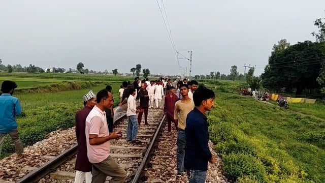 ढका जमीमा के पास दर्दनाक हादसा: ट्रेन की चपेट में आने से एक दर्जन से अधिक बकरियों की मौत
