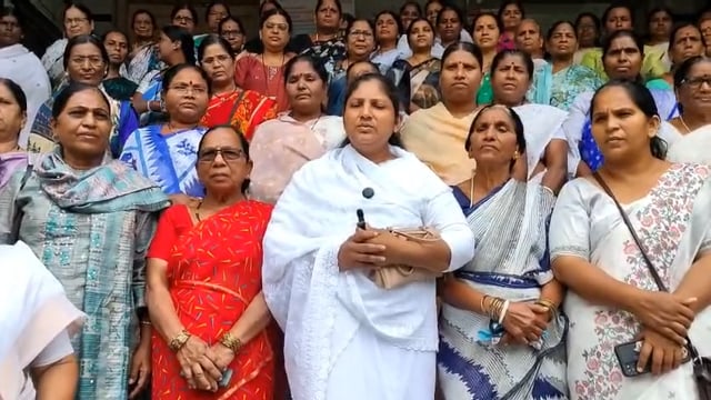 डॉ.बाबासाहेब आंबेडकर उद्यानात सावित्रीबाई फुले यांचा पुतळा उभारावा महिलांची आयुक्तांकडे मागणी