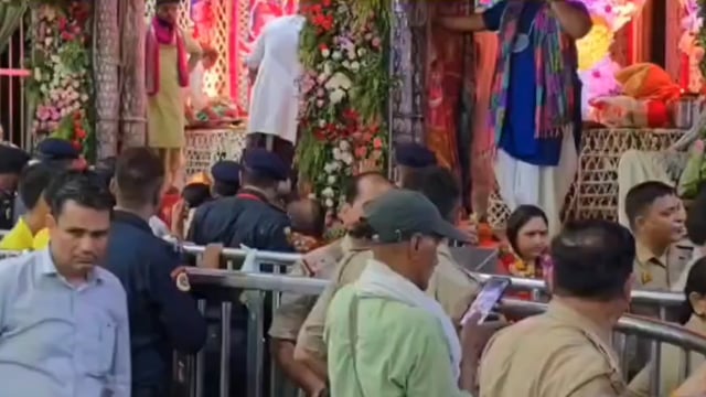 हरियाणा के CM नायब सैनी ने किए बांके बिहारी के दर्शन, देश-प्रदेश की सुख-समृद्धि की मांगी दुआ