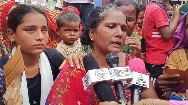 गौतम मौर्य की हत्या गौतम की मां बता रही कैसे हुई हत्या जानकारी दे रही शाहजहांपुर