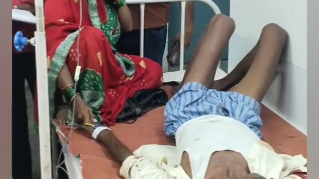 अल्लगंज थाना क्षेत्र स्टेट हाईवे के गाड़ी औरंगाबाद मोड पर प्राइवेट बेसन सड़क पार कर रहे ग्रामीण किसान के में टक्कर हुआ घ
