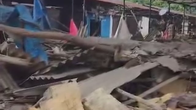 ​गोविंद साहब दौरे पर आ रहे हैं सीएम योगी अतिक्रमणकारियों में मचा हड़कंप जिला प्रशासन ने खाली कराई सरकारी जमीन।