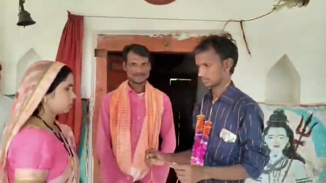 संतकबीरनगर में पांच बच्चों के पिता बुद्धिराम ने अपनी पत्नी खुशी की शादी गांव के ही उसके प्रेमी अवधेश से करा