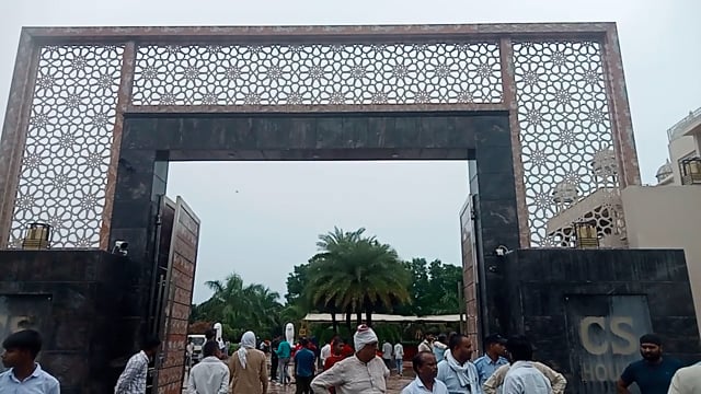बलिया से BSP विधायक उमाशंकर सिंह के मौत के बाद खनवर स्तिथ उनके आवास पर छाई मायूसी