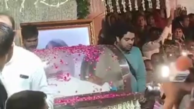 बलिया से बासपा विधायक उमाशंकर सिंह पार्थी शरीर पहुंचा पैतृक गांव खनवर ,अंतिम दर्शन के लिए उमड़ी लोगो की भीड़