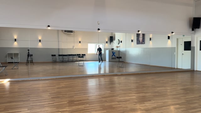 (1-NY) QueenPop Dance – MGP26 (0% – opvarmningsdans foran spejl).mov