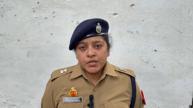 थाना तिलहर क्षेत्र के ग्राम नवियापुर में व्यक्ति की संदिग्ध मृत्यु के प्रकरण में पंजीकृत अभियोग, मृतक के परिजनों द्वारा लगाए गए जाम को खुलवाने तथा पुलिस द्वारा कृत कार्यवाही के संबंध मेंअपर पुलिस अधीक्षक ग्रामीण की बाइट।