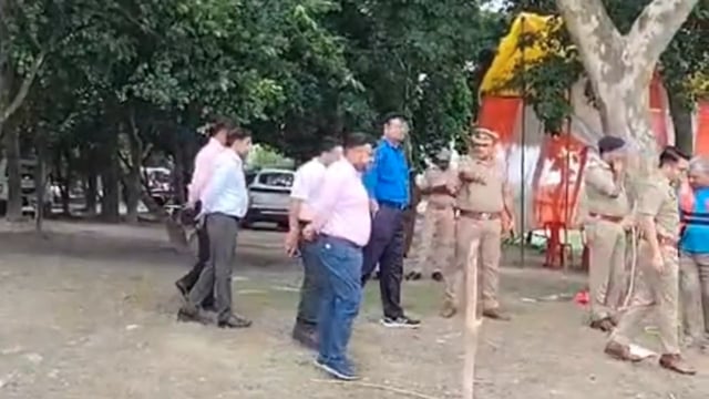 धनाराघाट पर बाढ़ कटान और कांवड़ यात्रा तैयारियों का एडीएम-एएसपी ने किया निरीक्षण