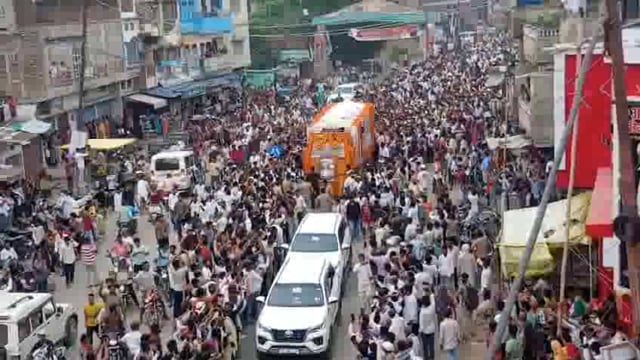 बलिया से  BSP  विधायक उमाशंकर सिंह के अंतिम यात्रा में लाखों लोगों ने नम आँखो से दी श्रधंजलि