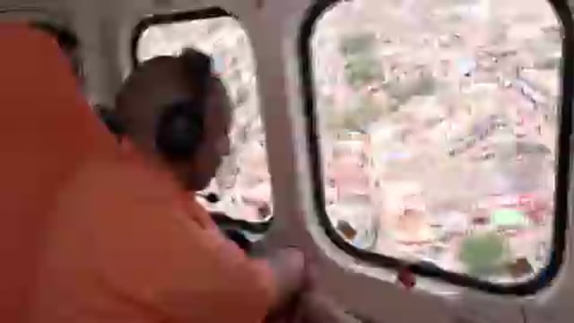 मेरठ CM योगी आदित्यनाथ ने शिव भक्तों पर हेलीकॉप्टर से की पुष्प वर्षा 