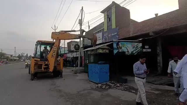 यूपी : बरेली में कांवड़ यात्रा मार्ग पर नॉनवेज बिरयानी बिक