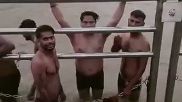 हरिद्वार- हरकी पैड़ी के धनुष पुल के पास रेलिंग के बाहर खड़ा एक कांवड़िया गंगा में डुबकी लगाते ही तेज बहाव की चपेट में आकर गहरे पानी में समा गया, जल पुलिस लापता कांवड़िए की गंगा में तलाश कर रही है
