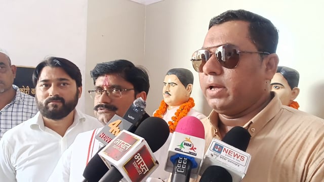 लखनऊ सहारनपुर पैसेंजर 101 वर्ष काकोरी कांड में थी यह गाड़ी शामिल कोरोना कल से है बंद इसको चलाने की व्यापार मंडल  मांग शाहजहांपुर