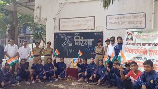 विद्यावर्धिनी हायस्कूलमध्ये क्रांती दिनानिमित्त हर घर तिरंगा रॅली अभियान