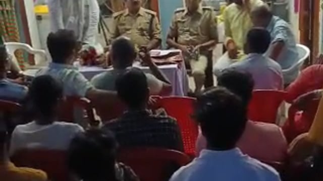 सीओ सदर और थाना प्रभारी बाघराय की बिहारेश्वरनाथ धाम के महाजलाभिषेक को लेकर प्रशासन अलर्ट, व्यापारियों के साथ हुई बैठक,