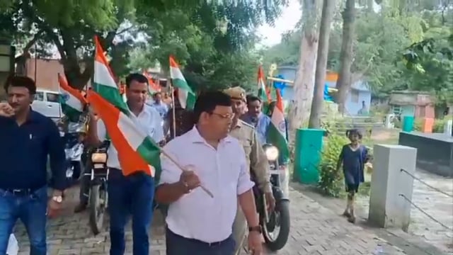विकासखंड फरह से निकाली गई भव्य बाइक तिरंगा रैली