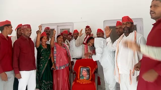 बांसडीह कस्बा स्तिथ डाक बंगला में निषाद समाज के लोगों की हुई महत्वपूर्ण वैठक,बिरंगना फूलन देवी को किया गया नमन