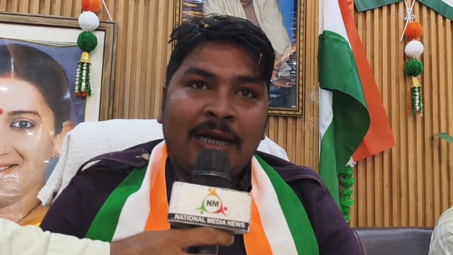 उद्योग व्यापार मंडल अमेठी के जिला अध्यक्ष महेश सोनी द्वारा भव्य तिरंगा शोभा यात्रा निकाली गई।