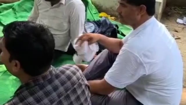सरदार पटेल इंटर कॉलेज देव नगर माट में शिक्षकों का धरना दूसरे दिन जारी शिक्षण कार्य हो रहा है प्रभावित