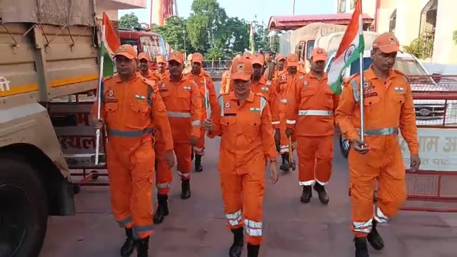 हनुमत धाम से निकली NDRF की तिरंगा यात्रा, गूंजा वंदे मातरम्