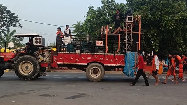 आज खुटार में बृहस्पतिवार के दिन भी बहुत भयंकर भीड़ कमरियों की हरिद्वार से गोला के लिए जा रहे कांवरिया