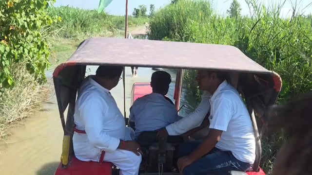शारदा नदी के कटान से सैकड़ों किसानों की जमीन नदी में समाई