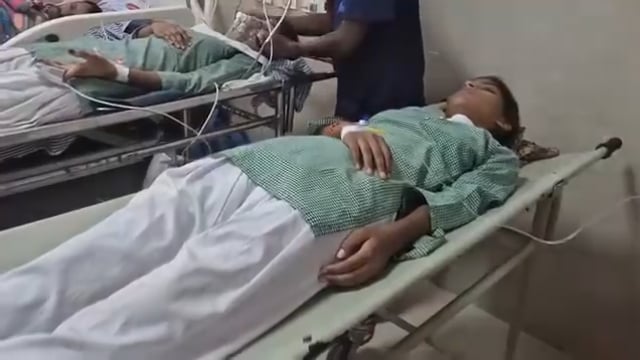 देवरिया में तिरंगा यात्रा के बाद करीब 80 छात्राओं की तबीयत बिगड़