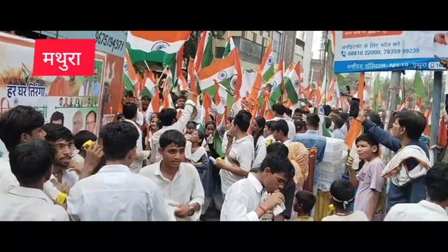 मथुरा ई रिक्शा चालक श्रद्धालु ओ को स्वच्छताके लिए जागरूप करें जिला अधिकारी 