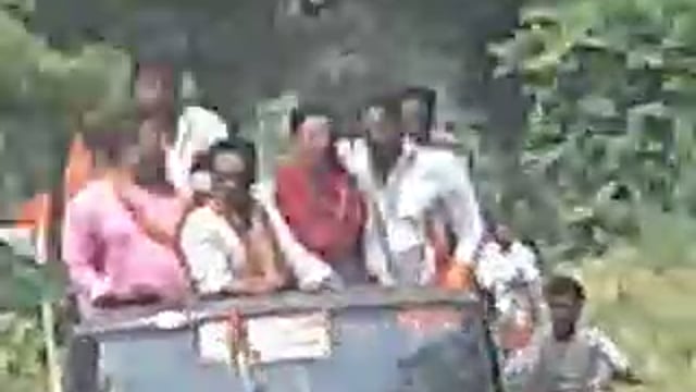 Aaj Barabanki Mein Tiranga Yatra raili nikaali Gai raili ka karykram shubharambh Rajshri Nagar se Patel Tiraha per samapt ki gai raili mein Allahabad Vishwavidyalay ke mahamantri Shivam Singh Rohit Singh Abhyuday Pratap Singh AVN sammanit Aam janmanas Ne pratibhag liya Hathon Mein Tiranga Lekar ke Rashtra ki Ekta Aur akhandata Ka Sandesh Diya. part 2
