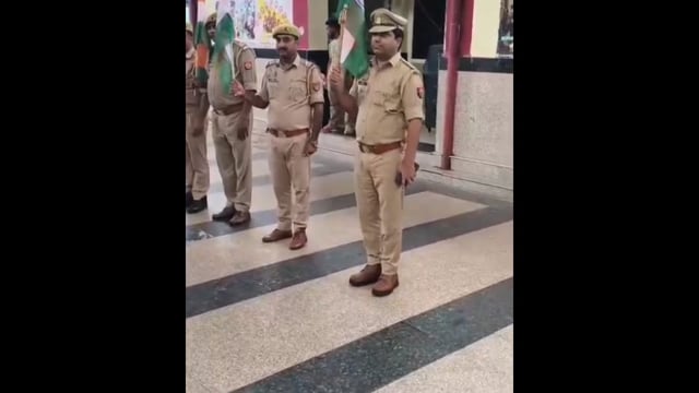 मथुरा जंक्शन पर जीआरपी की भव्य तिरंगा रैली, देशभक्ति के नारों से गूंजा रेलवे स्टेशन