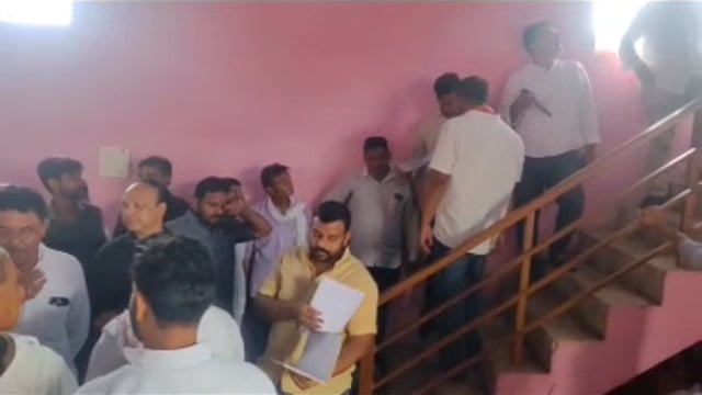 MANT-नौहझील में कांग्रेस जिला अध्यक्ष मुकेश धनगर के साथ मारपीट, स्थानीय लोगों पर, लगे आरोप,,