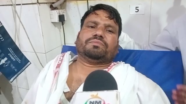 मारपीट की घटना के बाद कांग्रेस जिला अध्यक्ष मुकेश धनगर मुकेश धनगर जिला अस्पताल में इलाज करते हुए #बिगब्रेकिंगमथुरा