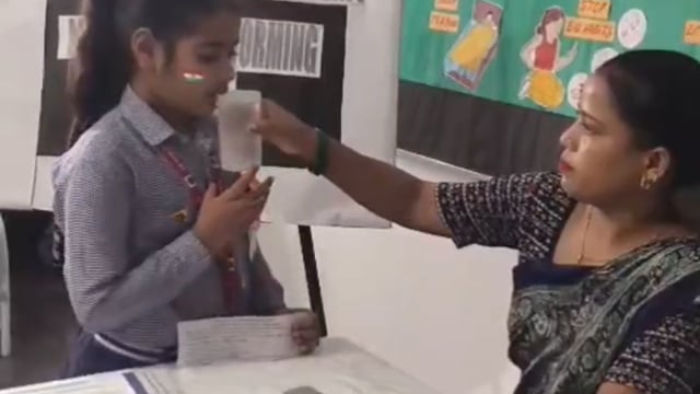 बहसूमा के डी मोन फोर अकादमी में राष्ट्रीय कृमि मुक्ति दिवस पर स्वास्थ्य जागरूकता कार्यक्रम आयोजित किया गया। 14 वर्ष से कम आयु के विद्यार्थियों को अभिभावकों की पूर्व सहमति के बाद कृमिनाशक दवा दी गई। शिक्षकों और कर्मचारियों ने बच्चों की सुरक्षा का विशेष ध्यान रखा। विद्यालय ने स्वस्थ, सुरक्षित और उज्ज्वल भविष्य के लिए स्वास्थ्य एवं स्वच्छता के प्रति जागरूक रहने का संदेश दिया।
