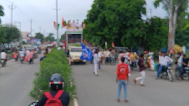 विशाल तिरंगा यात्रा बेहट रोड सहारनपुर निकल गई जिसमें सभी जातियों के लोगों ने भाग लिया।