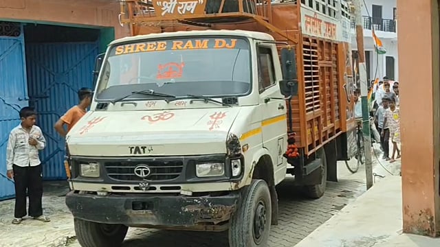 स्वतंत्रता दिवस के अवसर पर मवाना तहसील के कस्बा बहसूमा में भारतीय किसान यूनियन (अराजनीतिक )ने भव्य तिरंगा यात्रा निकाली। डीजे पर देशभक्ति के गीतों के बीच नगर के मुख्य मार्गों से निकली यात्रा में कार्यकर्ताओं ने उत्साहपूर्वक भाग लिया। वहीं नीरज राठी के आवास पर रक्तदान शिविर का आयोजन भी किया गया। तिरंगा यात्रा के दौरान पुलिस प्रशासन का पूरा सहयोग रहा। देशभक्ति के जज्बे से सराबोर इस आयोजन ने स्वतंत्रता दिवस की खुशियों को और यादगार बना दिया।