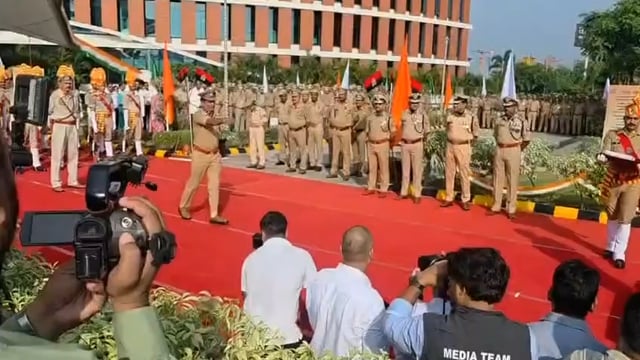 *खतौली थाना प्रभारी दिनेश चंद्र बघेल को राष्ट्रपति वीरता पदक से किया गया सम्मानित*