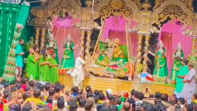 स्वर्ण-रजत हिंडोले में विराजे जगतप्रसिद्ध बांकेबिहारी, दर्शन को उमड़ा भक्तों का सैलाब।