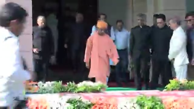 *लखनऊ में स्वतंत्रता दिवस पर सीएम योगी ने फहराया तिरंगा:*

आजादी दिवस के खास मौके पर प्रदेशवासियों को दिया बड़ा संदेश