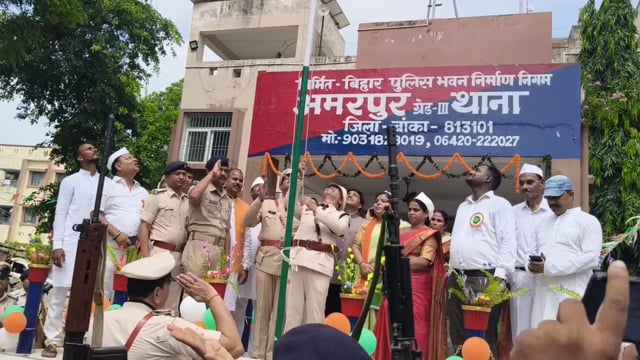 अमरपुर में शान से लहराया तिरंगा, देशभक्ति के रंग में रंगा शहर।