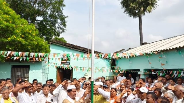 अमरपुर में विधायक जयंत राज ने फहराया तिरंगा, पिता को दिया श्रद्धांजलि।