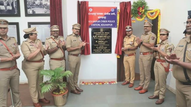 सायबर पोलिस ठाण्याचे नुतनीकरण उद्घाटन रंजनकुमार शर्मा निषेध पोलीस महानिरीक्षक व पोलीस अधीक्षक निलोत्पल आणि इतर मान्यवर यांचे उपस्थितीत पार पडला.