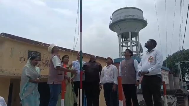 तिरंगे की आन-बान-शान से गूंजा अमरपुर प्रेस क्लब, शैलेंद्र झा ने किया ध्वजारोहण