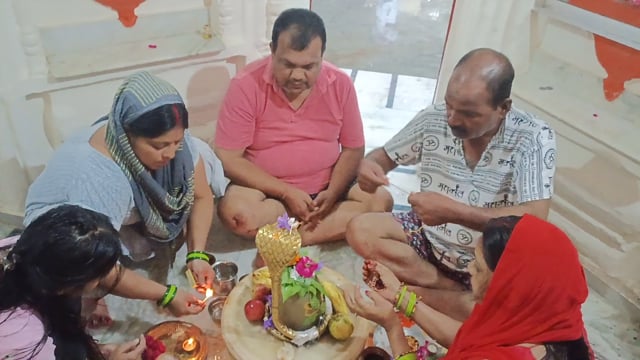 सावन के तीसरे सोमवार को शिवालयों में उमड़ी आस्था, सुबह से लगा भक्तों का तांता