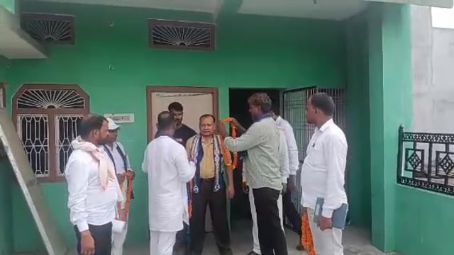 भीम आर्मी के पदाधिकारियों द्वारा बांसडीह विधान सभा के अध्यक्ष सुरेन्द्र नाथ यादव को बनाए जाने पर लोगो में हर्ष