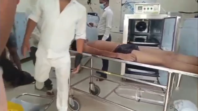 *दोनों डूबे युवकों के शव को जब मर्चरी हाउस में रखा गया उस समय मुहम्मदाबाद पुलिस भी मौजूद थी*
