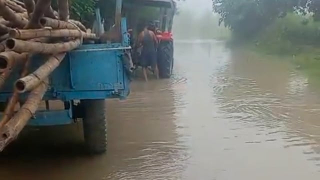 हजारा गांव में बाढ़ से जनजीवन प्रभावित, घरों में घुसा पानी