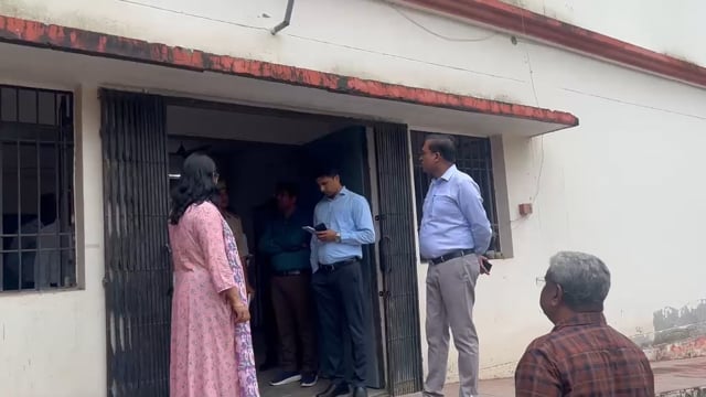 ईवीएम-वीवीपैट वेयरहाउस की सुरक्षा व्यवस्था परखी, डीएम संग सहायक मुख्य निर्वाचन अधिकारी ने किया निरीक्षण