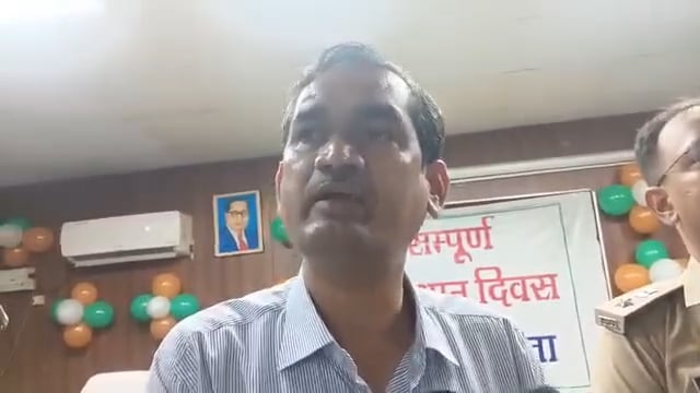 जमीन पट्टा धारकों को सतर्क रहने की मथुरा डीएम श्री चन्द प्रकाश सिंह ने दी हिदायत देखियेपूरी रिपोर्ट पत्रकार मोहित शर्मा 