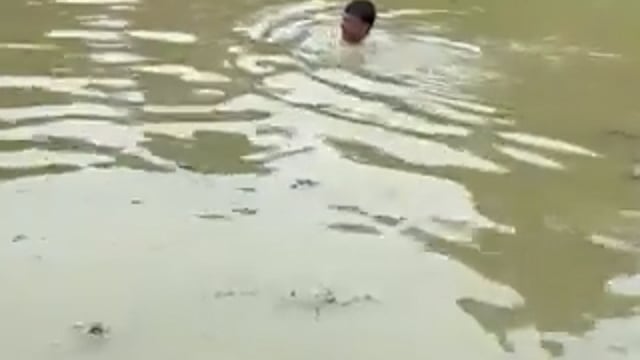 नाग पंचमी पर दर्दनाक हादसा, पोखर में डूबने से 3 बच्चों की मौत

गोरखपुर: नाग पंचमी के मौके पर बच्चे तालाब में पुतली पीटने की रस्म करने गए थे...