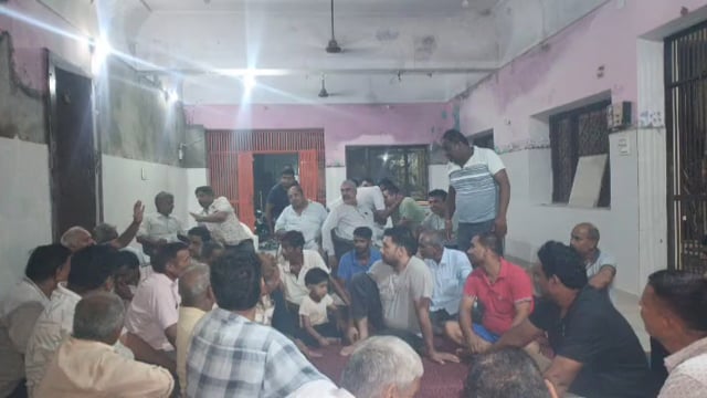 मवाना तहसील के कस्बा बहसूमा में श्री रामलीला कमेटी के गठन को लेकर एक महत्वपूर्ण सभा का आयोजन किया गया। सभा में सर्वसम्मति से विभिन्न पदों पर सदस्यों का चयन किया गया।
प्रधान पद पर श्री रविंद्र चौधरी, उपप्रधान पद पर श्री शिवम लांबा एवं श्री वीरेंद्र नागर, कोषाध्यक्ष पद पर मास्टर विकास जी एवं श्री दीपक, महामंत्री पद पर श्री बिद्दि , राम बहादुर शर्मा, प्रबंधक पद पर श्री विशाल शर्मा, श्री प्रेम धीमान एवं श्री पवनजी, तथा संरक्षक पद पर श्री राजू राठी, श्री छत्रपाल जी, श्री सुमित चह।ल, डॉ. पवन गोयलजी, श्री संदीप अहलावत  श्री विनोद कुमार चह।ल का चयन किया गया। वहीं वर्तमान चेयरमैन श्री सचिन कुमार को भी समिति में शामिल किया गया।